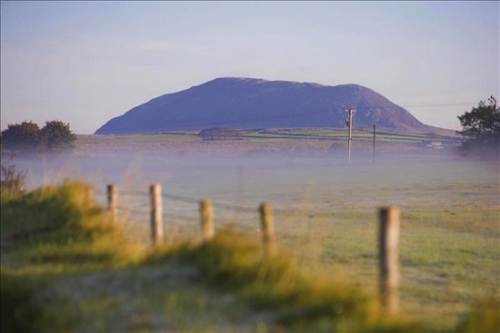 La montaña de Slemish en el Condado de Antrim donde San Patricio fue escalvo